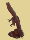 Statue d'aigle en bois