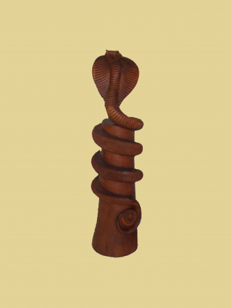 Statue de cobra en bois
