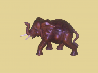 Statue d'éléphant en bois trompe en l'air
